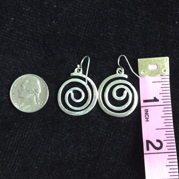 Jewelry - Swirly Earrings✨